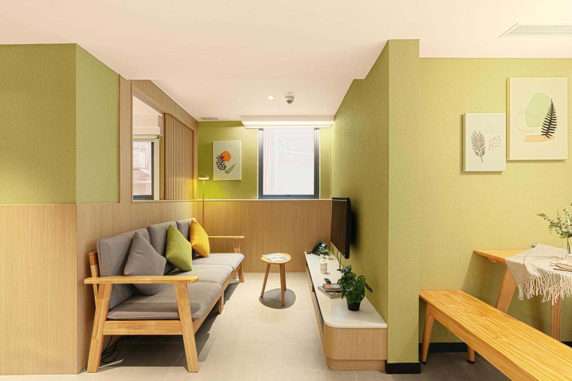 Urbanwood Ap Lei Chau Hotel Hong Kong Exterior photo